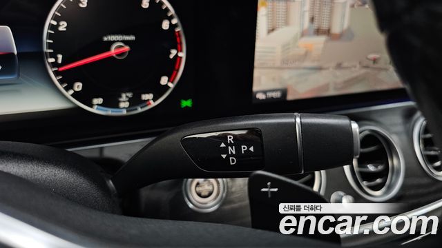 Mercedes-Benz E-Class E300 4MATIC Avnatgarde