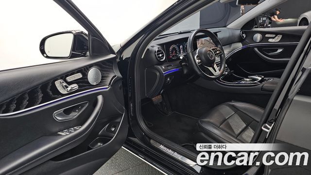 Mercedes-Benz E-Class E300 4MATIC Avnatgarde