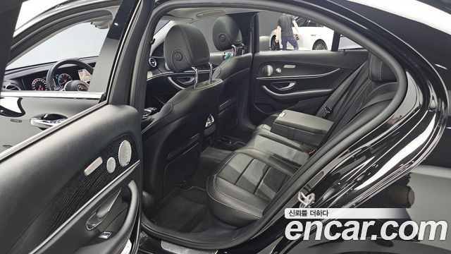 Mercedes-Benz E-Class E300 4MATIC Avnatgarde