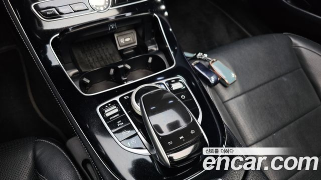 Mercedes-Benz E-Class E300 4MATIC Avnatgarde