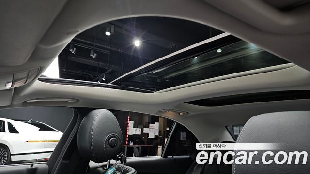 Mercedes-Benz E-Class E300 4MATIC Avnatgarde