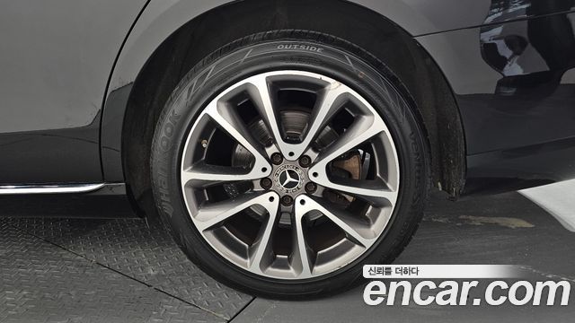 Mercedes-Benz E-Class E300 4MATIC Avnatgarde