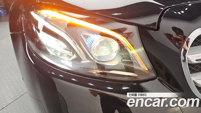 Mercedes-Benz E-Class E300 4MATIC Avnatgarde