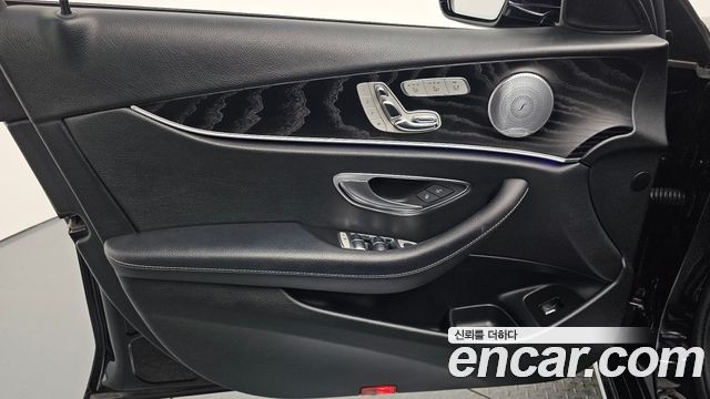 Mercedes-Benz E-Class E300 4MATIC Avnatgarde