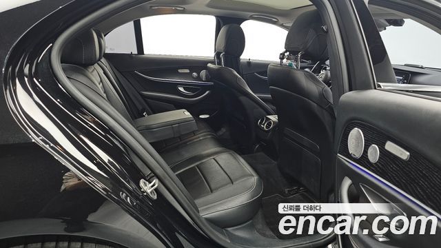 Mercedes-Benz E-Class E300 4MATIC Avnatgarde