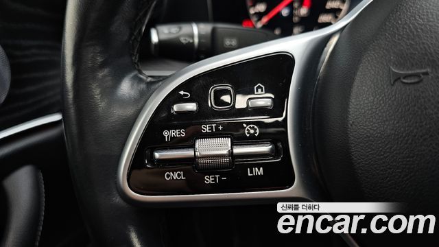 Mercedes-Benz E-Class E300 4MATIC Avnatgarde