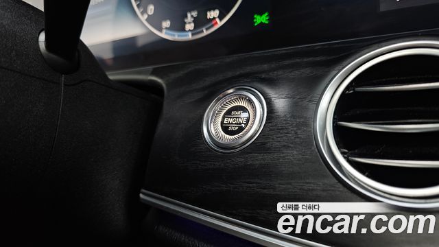 Mercedes-Benz E-Class E300 4MATIC Avnatgarde