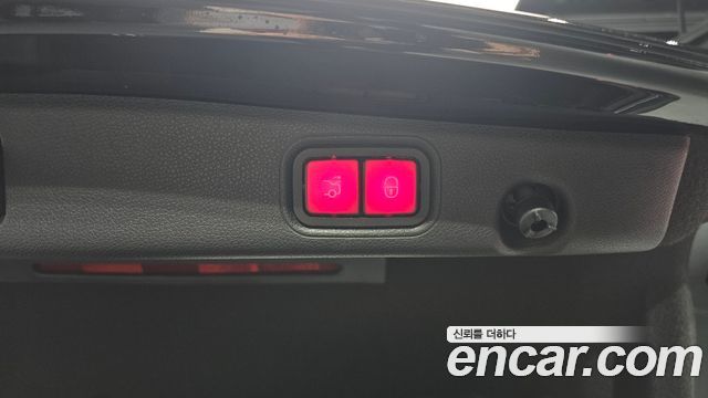 Mercedes-Benz E-Class E300 4MATIC Avnatgarde