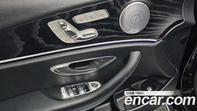 Mercedes-Benz E-Class E300 4MATIC Avnatgarde