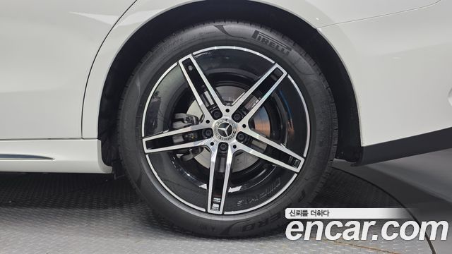 Mercedes-Benz E-Class E200 AMG Line