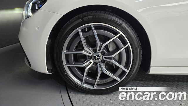 Mercedes-Benz E-Class E220d 4MATIC AMG Line