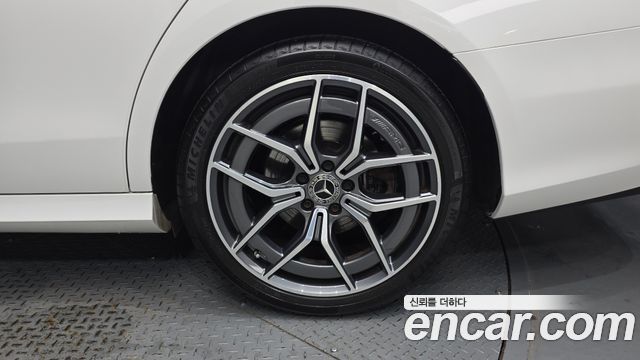 Mercedes-Benz E-Class E220d 4MATIC AMG Line