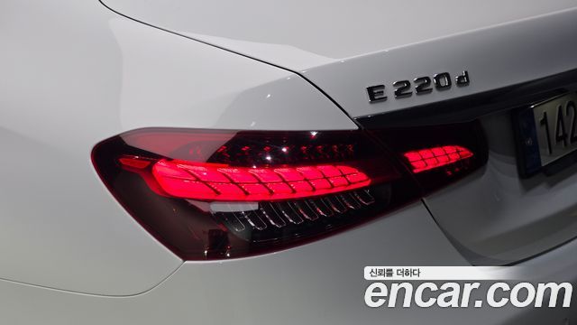 Mercedes-Benz E-Class E220d 4MATIC AMG Line