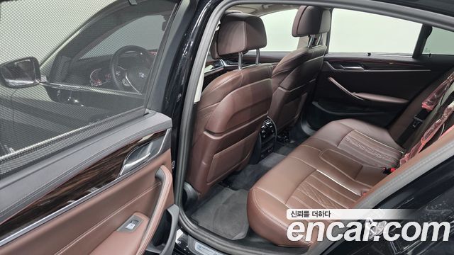 BMW 5-Series 523d xDrive Luxury