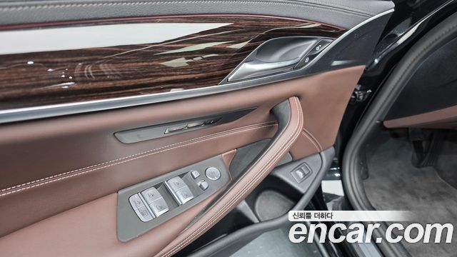 BMW 5-Series 523d xDrive Luxury