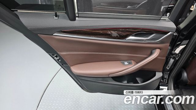 BMW 5-Series 523d xDrive Luxury