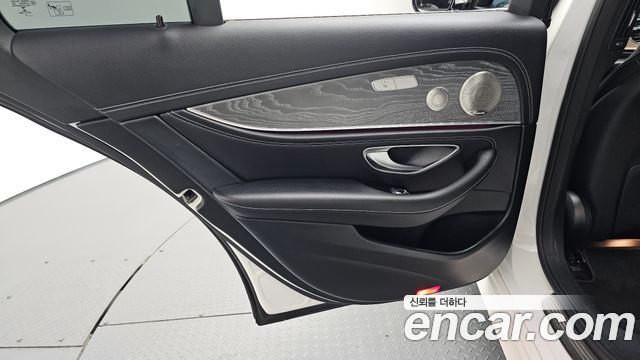 Mercedes-Benz E-Class E350 4MATIC AMG Line