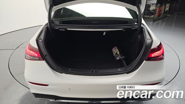 Mercedes-Benz E-Class E350 4MATIC AMG Line