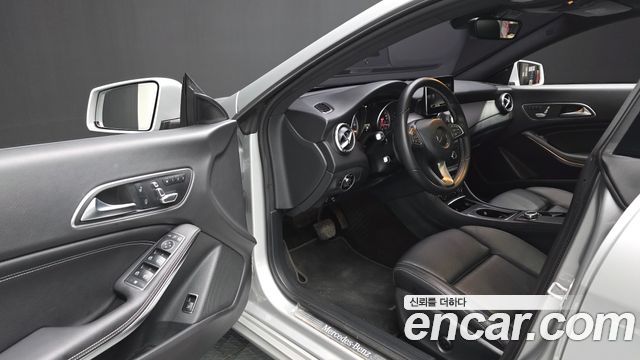 Mercedes-Benz CLA-Class CLA250 4MATIC