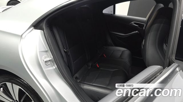 Mercedes-Benz CLA-Class CLA250 4MATIC