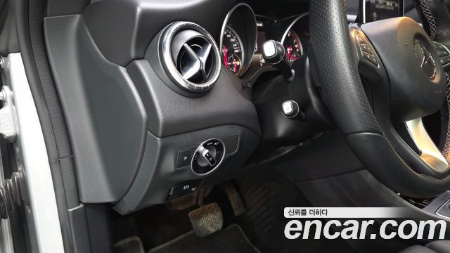 Mercedes-Benz CLA-Class CLA250 4MATIC
