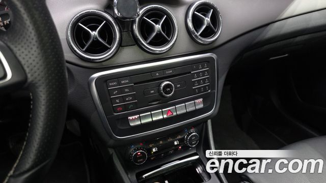 Mercedes-Benz CLA-Class CLA250 4MATIC