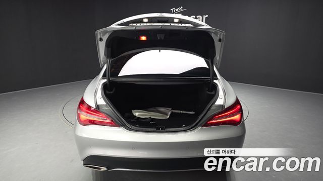 Mercedes-Benz CLA-Class CLA250 4MATIC