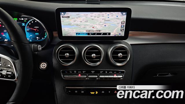 Mercedes-Benz GLC-Class GLC300e 4MATIC Coupe