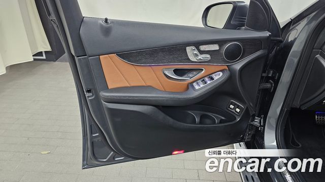 Mercedes-Benz GLC-Class GLC300e 4MATIC Coupe