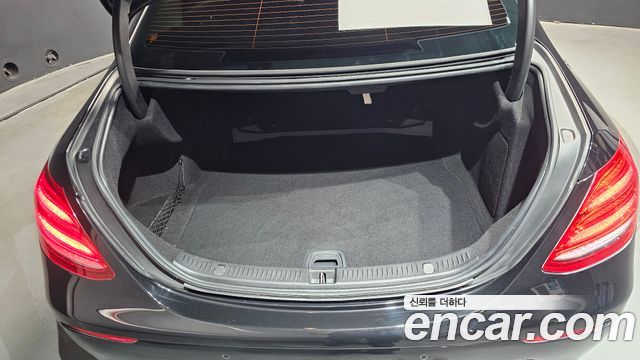Mercedes-Benz E-Class E220d 4MATIC Avantgarde