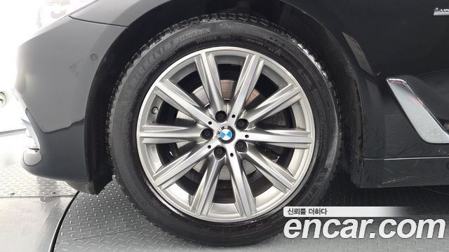 BMW 5-Series 520i Luxury