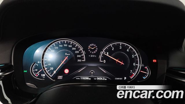 BMW 5-Series 520i Luxury