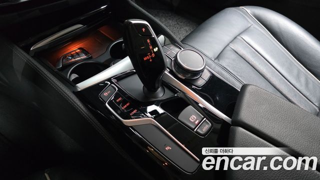 BMW 5-Series 520i Luxury