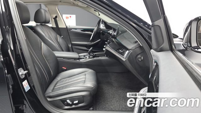 BMW 5-Series 520i Luxury