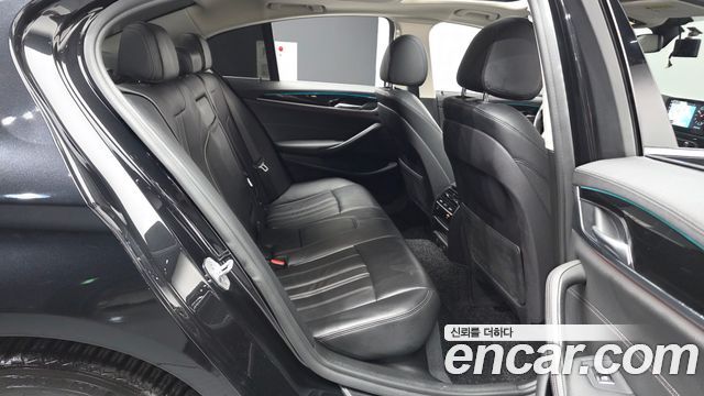 BMW 5-Series 520i Luxury