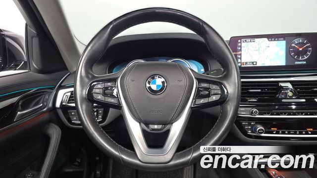 BMW 5-Series 520i Luxury