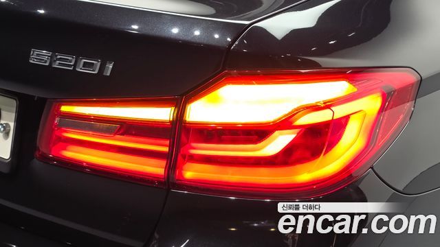 BMW 5-Series 520i Luxury