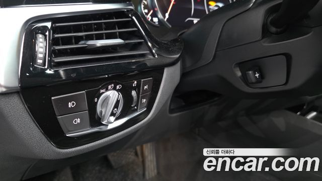 BMW 5-Series 520i Luxury