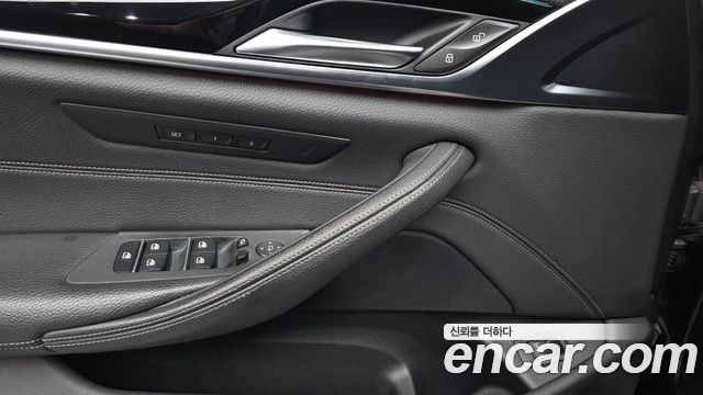 BMW 5-Series 520i Luxury