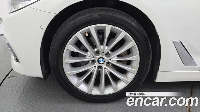BMW 5-Series 520d xDrive Luxury Plus