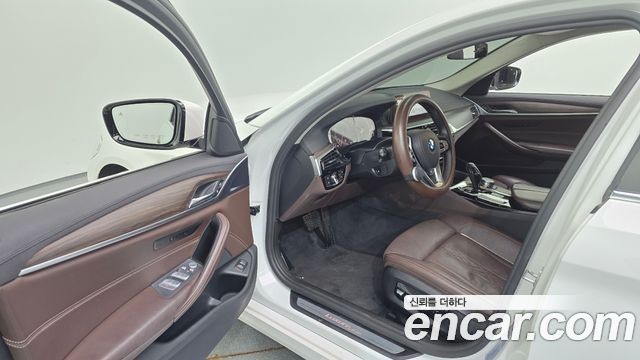 BMW 5-Series 520d xDrive Luxury Plus