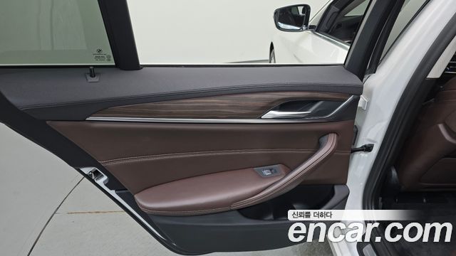 BMW 5-Series 520d xDrive Luxury Plus
