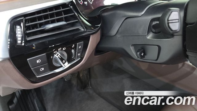 BMW 5-Series 520d xDrive Luxury Plus