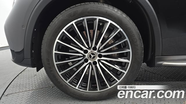 Mercedes-Benz GLC-Class GLC300 4MATIC AMG Line