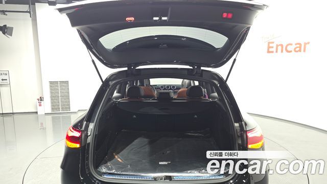 Mercedes-Benz GLC-Class GLC300 4MATIC AMG Line