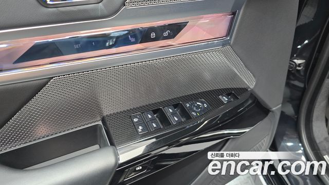 BMW 7-Series 740i xDrive M Sport