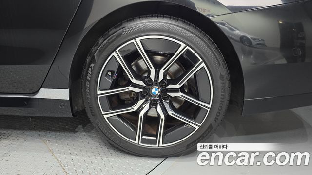 BMW 7-Series 740i xDrive M Sport