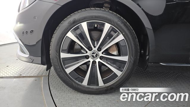 Mercedes-Benz E-Class E300e 4MATIC Exclusive