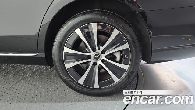 Mercedes-Benz E-Class E300e 4MATIC Exclusive
