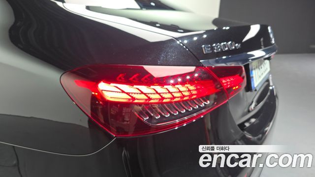 Mercedes-Benz E-Class E300e 4MATIC Exclusive